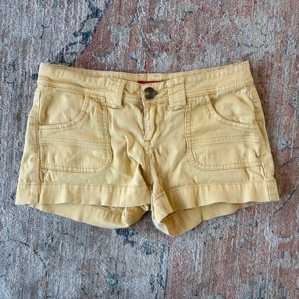 Unionbay Womens Yellow Low Rise Cargo Shorts Size 7 Stretch Y2K Cuffed Summer